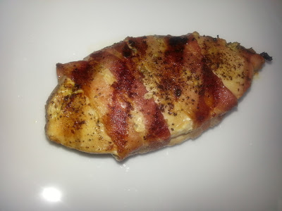 Kyllingfilet med pesto surret i bacon